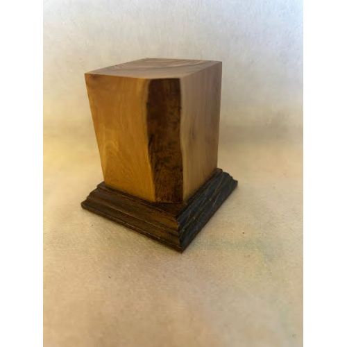 PEANA PEDESTAL MADERA DE OLIVO CON BASE NEGRA 4x4x7