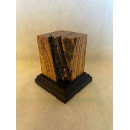 PEANA PEDESTAL MADERA DE OLIVO CON BASE NEGRA 4x4x7